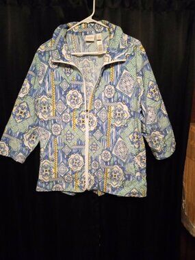 Weekends by Chico's 3 stretch geometric design very nice zips